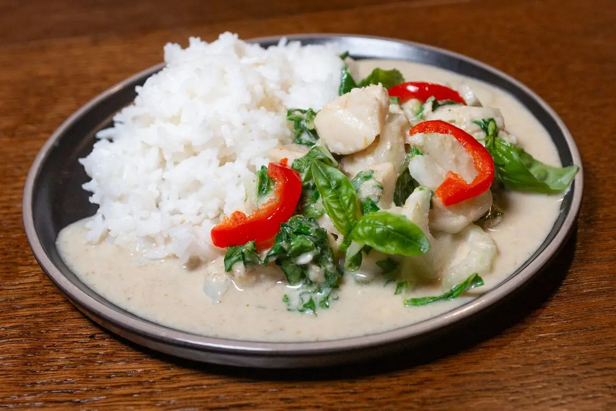 Thaise groene curry met kabeljauw en paksoi