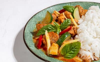 Thaise rode curry met karbonade en courgette