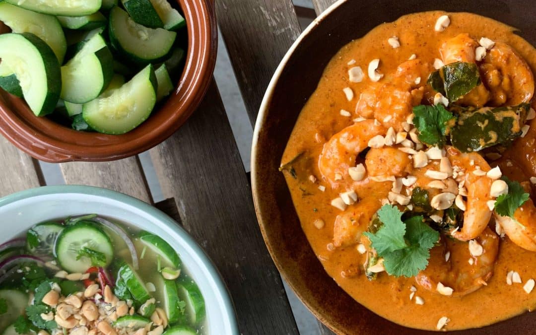 Panang curry met garnalen en gekookte courgette