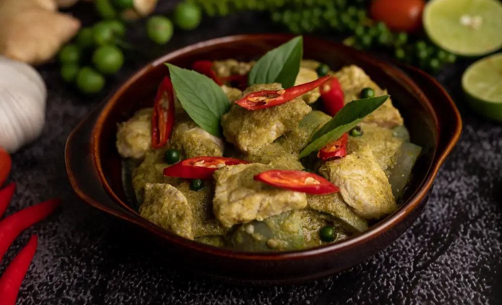 Thaise groene curry met basilicum