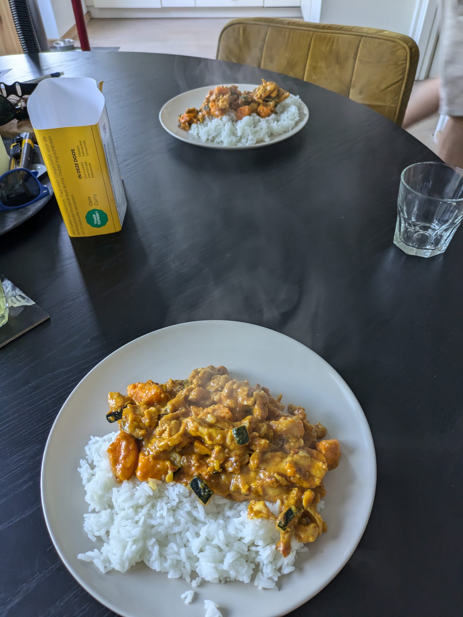 Emily haar Gele Curry